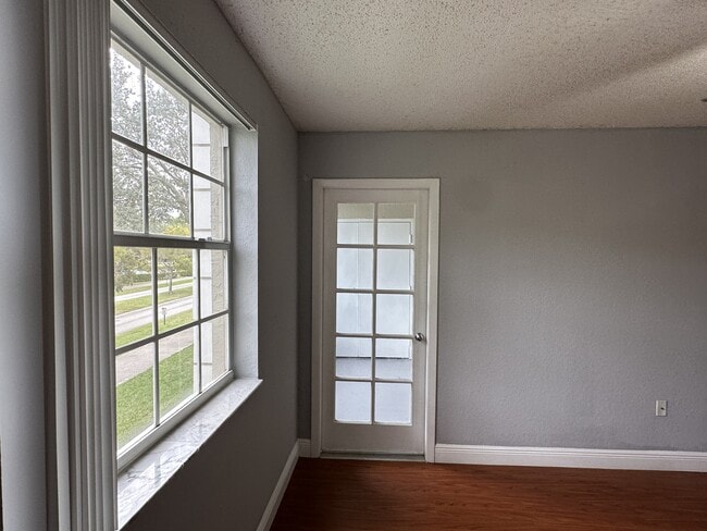 Building Photo - 2810 N Oakland Forest Dr