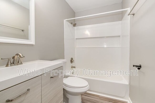 Building Photo - 600 Camrose Dr