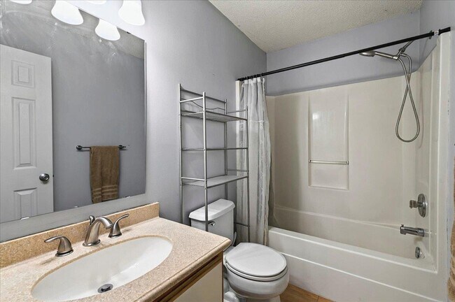 Building Photo - 3001 Oak Park Ct
