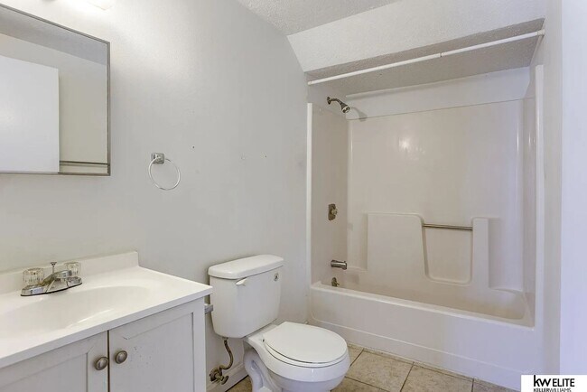 Building Photo - Charming  Home For Rent