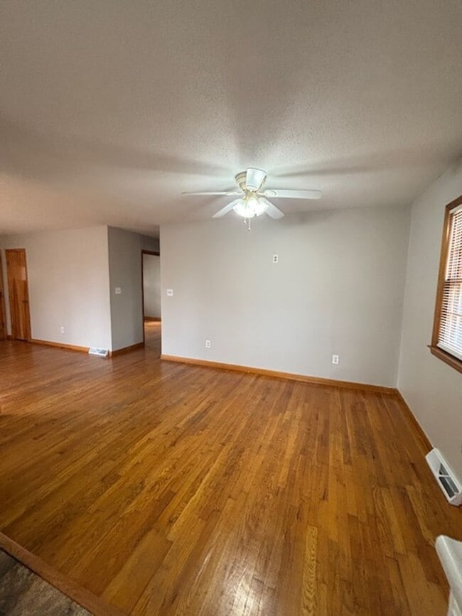 Building Photo - 891 Hill St