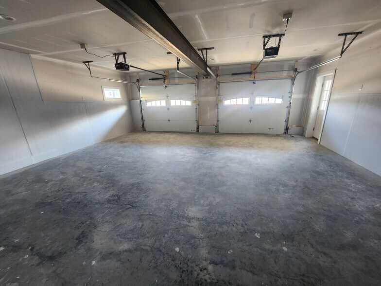 Building Photo - 69 Ivan Dr