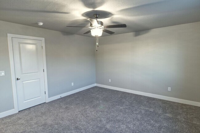 Building Photo - Brand New 3 bedroom Townhome In Cedar City...