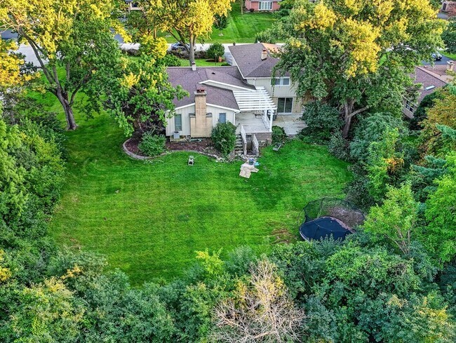 Building Photo - 800 Ridgemoor Dr