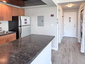 Building Photo - 1bd/1ba Seattle Condo