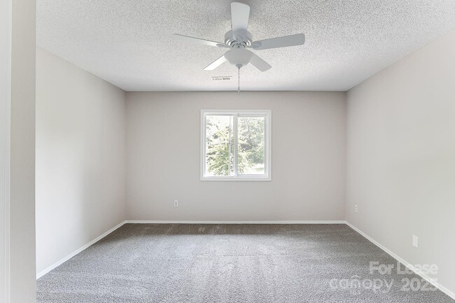 Building Photo - 4027 Bearwood Ave