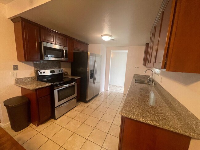 Building Photo - Ideal 4br/2ba single story with chefs kitchen