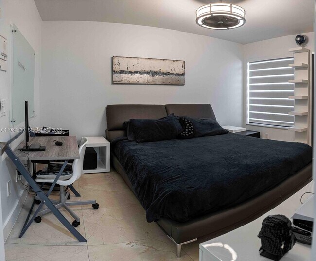 Building Photo - 4957 NW 93rd Doral Pl