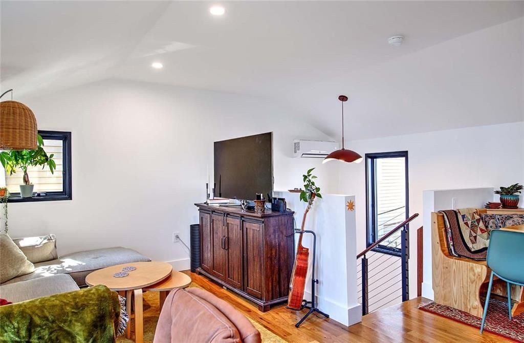 Building Photo - 37 Ring St