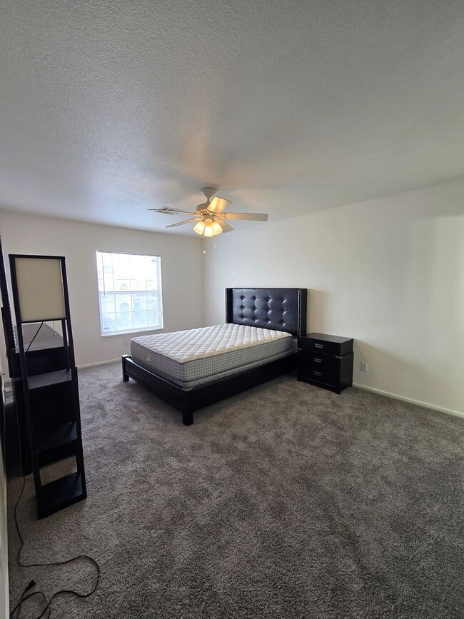 Building Photo - Fabulous 2-Bedroom partially furnished tow...