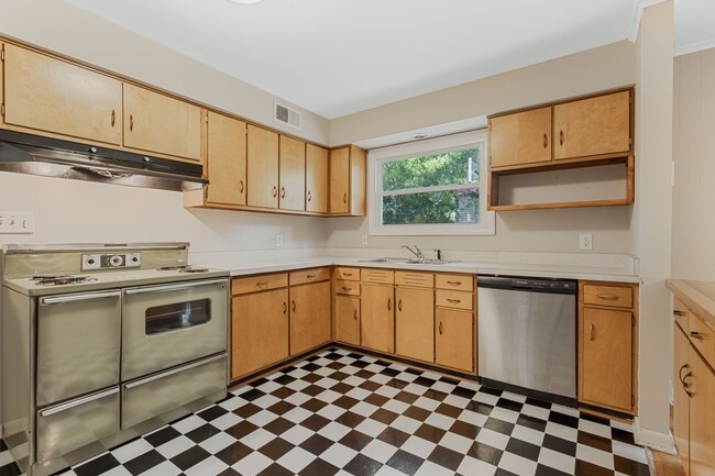 Building Photo - 4815 Danby Dr