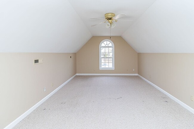 Building Photo - MUST SEE 3 BR | 2 BA w/ Finished Bonus Room *Pikeville school district*