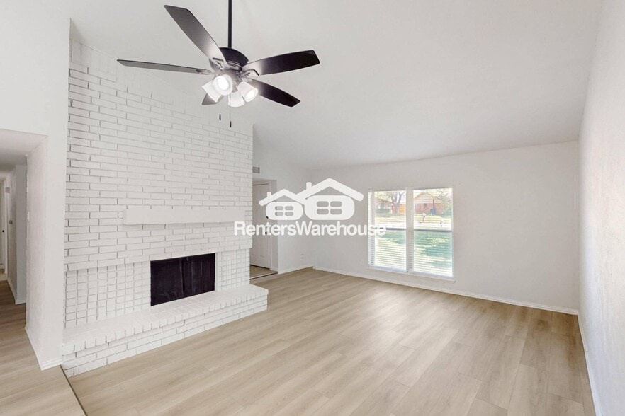 Building Photo - 6407 Green Oaks Dr