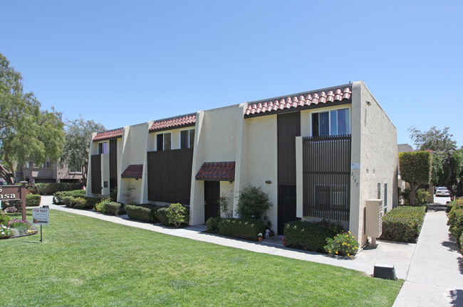 Primary Photo - Su Casa Townhomes