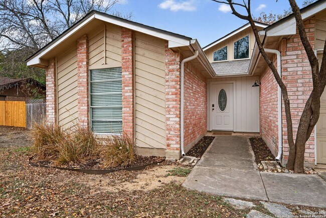 Building Photo - 2 Bedroom/2 Bath Courtyards The