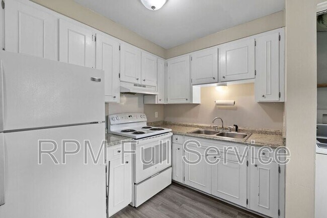Building Photo - 1112 McAlpine Avenue
