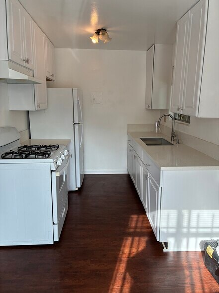 Building Photo - 4424 Edenhurst Ave