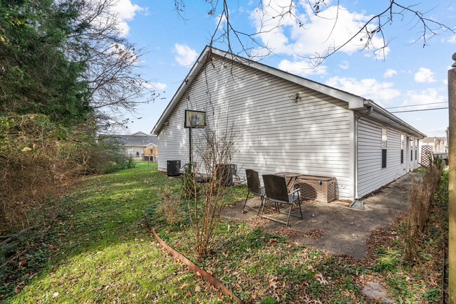 Building Photo - 1576 Chariot Dr