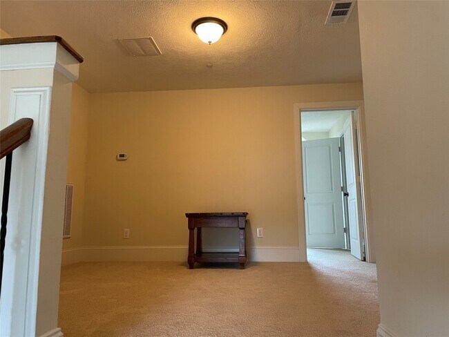 Building Photo - 5105 Maple St