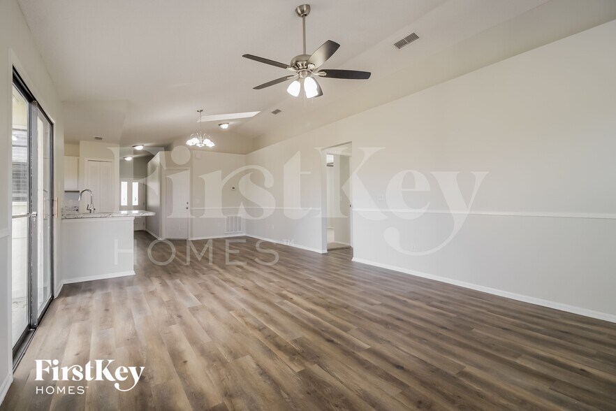 Building Photo - 2416 Lackland Dr