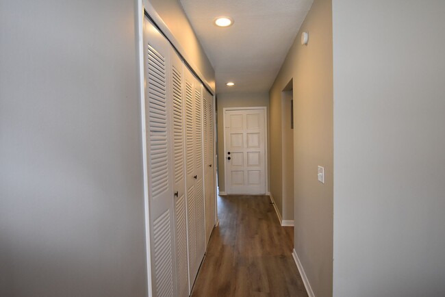 Building Photo - 5407 Pine Creek Dr