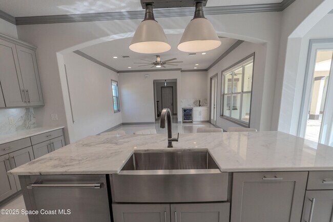 Building Photo - 2453 Rodina Dr