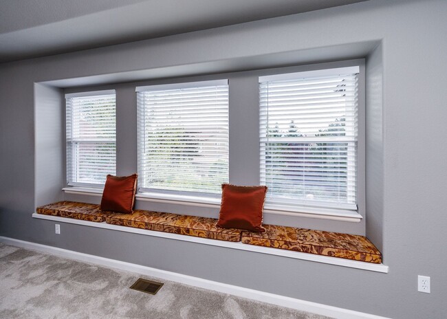 Building Photo - 3615 Oak Meadow Dr