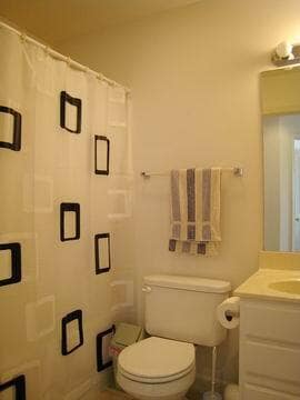 Building Photo - 2626 E Oaklawn Ct