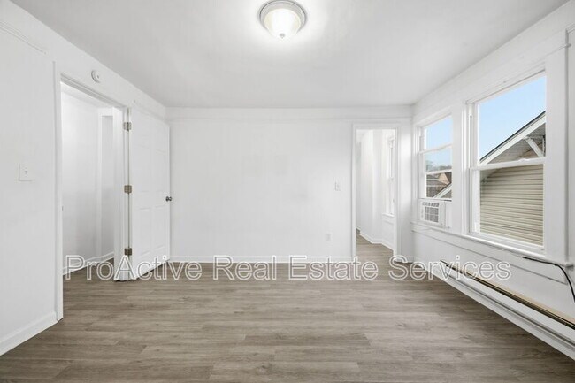 Building Photo - 244 W 32nd St