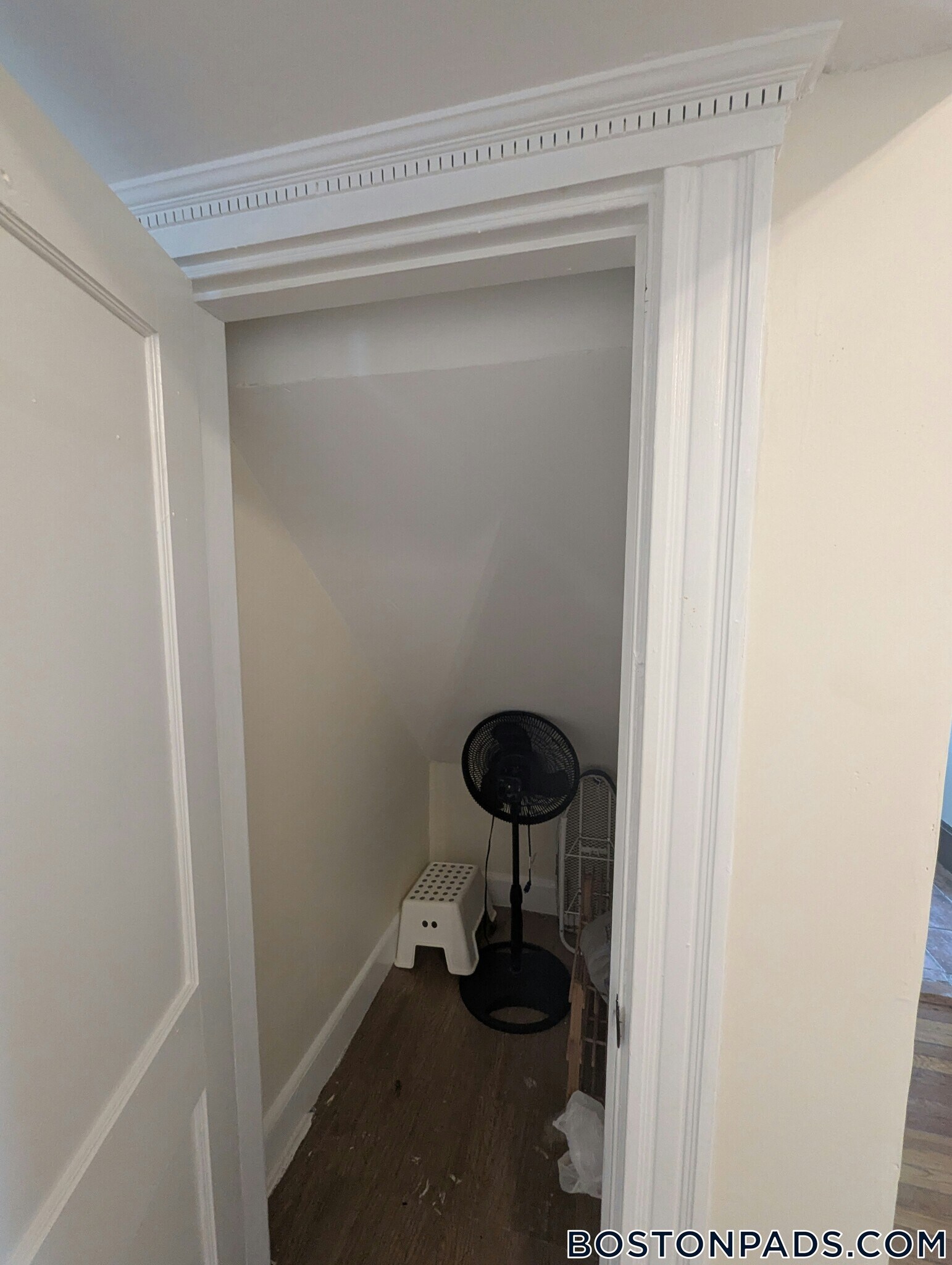 Building Photo - 27 Bourneside St