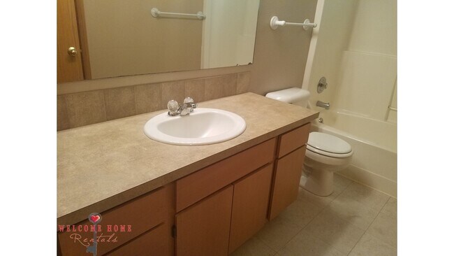 Building Photo - Wonderful rambler in amazing wooded commun...