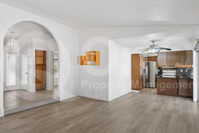 Building Photo - 9300 E Kalil Dr