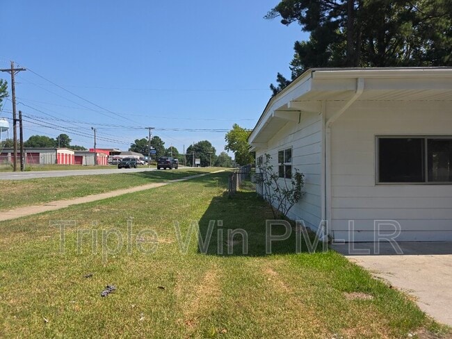 Building Photo - 1516 Gregory St