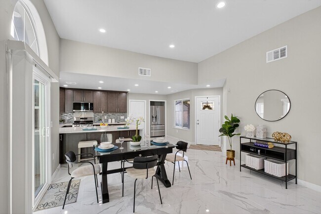 Building Photo - Bright & Spacious 3 Bed, 2 Bath Home – Must See!