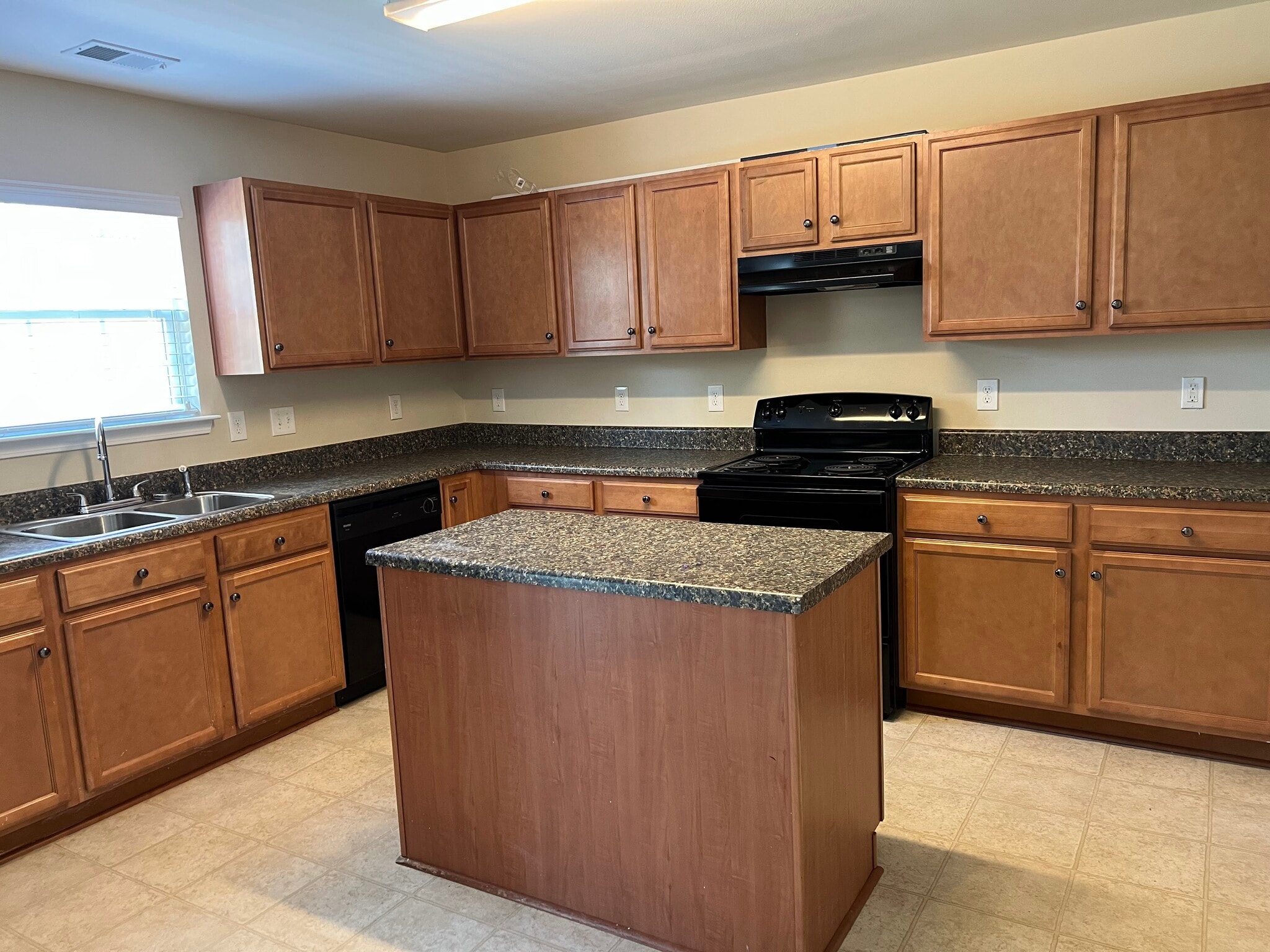 Building Photo - 3613 Blue Spruce Ct