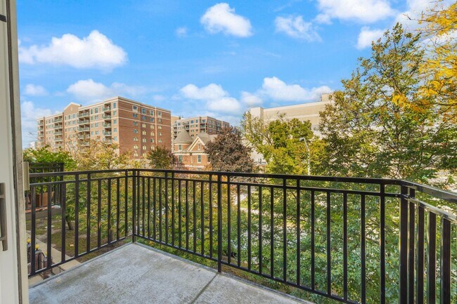 Building Photo - 815 Pearson St