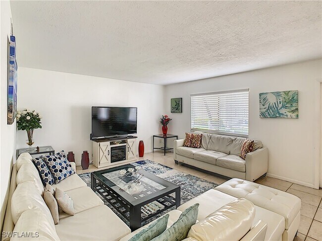 Building Photo - 4625 Bayshore Dr