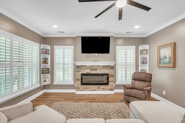 Building Photo - Gorgeous 4 Bed/2.5 Bath in Waterways Towns...