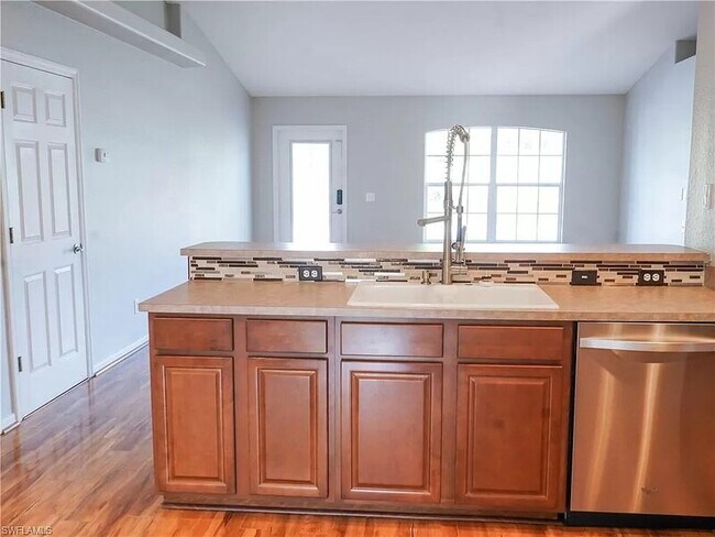 Building Photo - 17556 Brentwood Ct