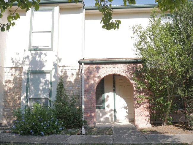 Building Photo - 4949 Hamilton Wolfe Rd