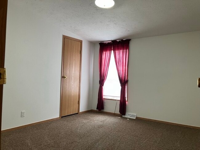 Building Photo - 3558 Brookline Ln