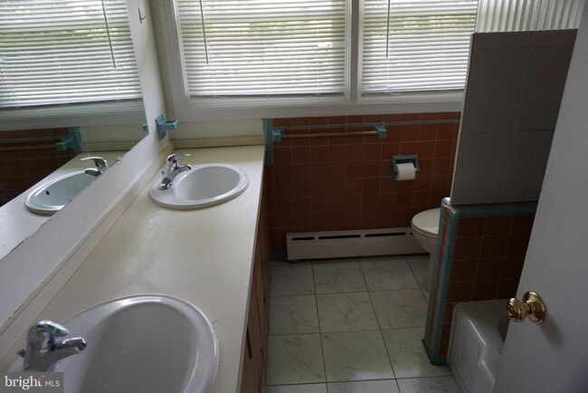 Building Photo - 1306 Saluja Hill Ct