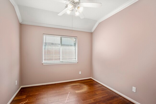Building Photo - 15 Heron Hollow Ct