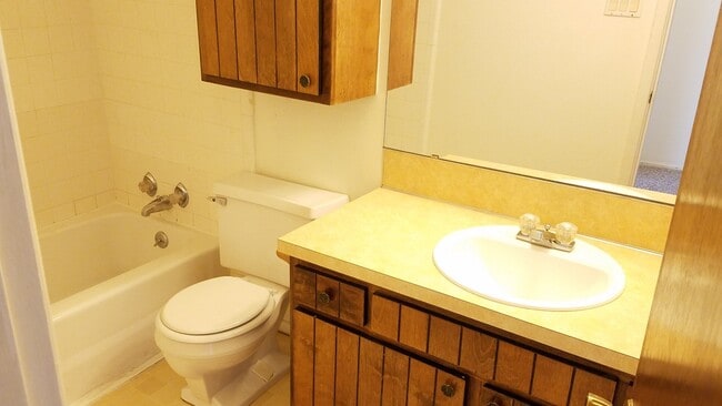 Building Photo - COLONIAL PARK CONDO NEAR LLANO ESTACADO AN...