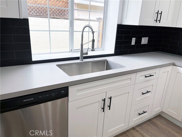 Building Photo - 6221 Glide Ave