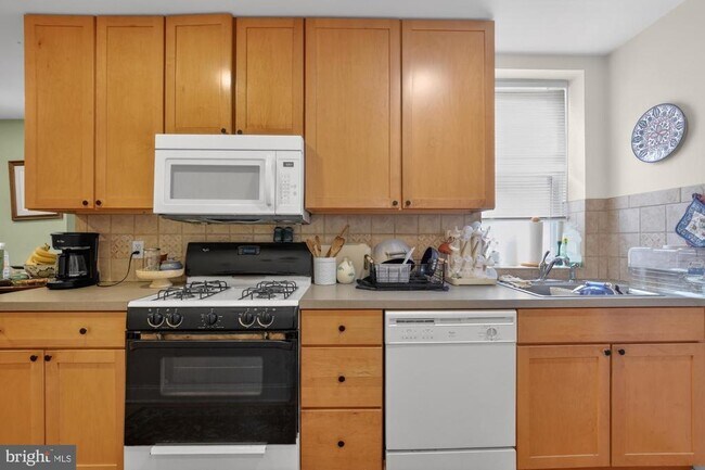 Building Photo - 4215 Ridge Ave