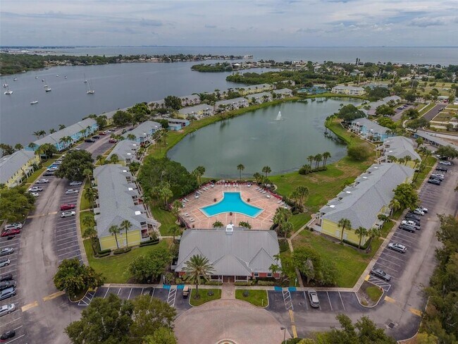 Building Photo - 222 Pompano Dr SE