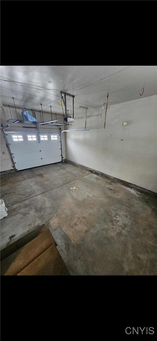 Building Photo - 245 Pratt St