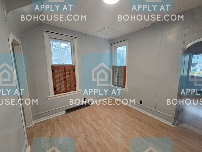 Building Photo - 3010 McArthur Dr