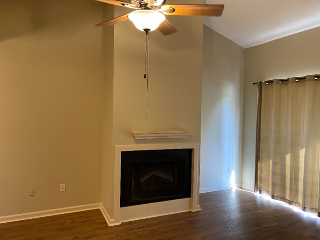 Building Photo - 7651 Bles Ave